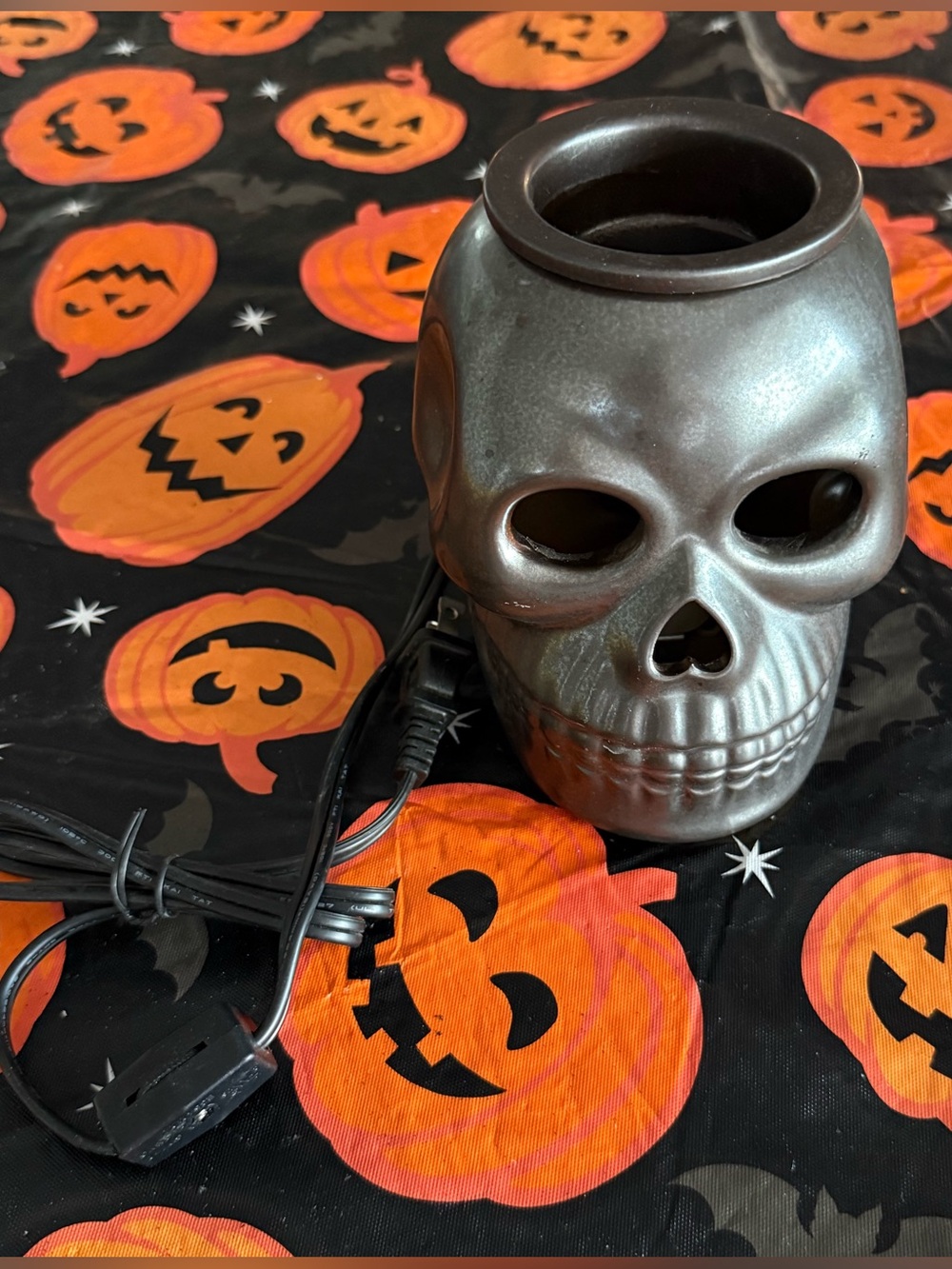 Halloween Skull Wax Warmer - Metallic Gray